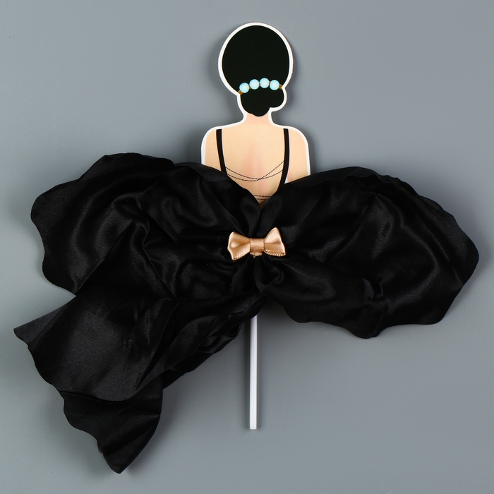 Топпер &laquo;Красотка в чёрном&raquo;