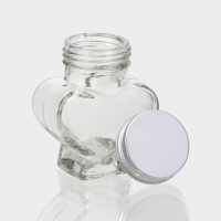 Банка стеклянная для хранения сыпучих продуктов &laquo;Сердце&raquo;, 60 мл, 3,9&times;7,5 см, с пластиковой крышкой