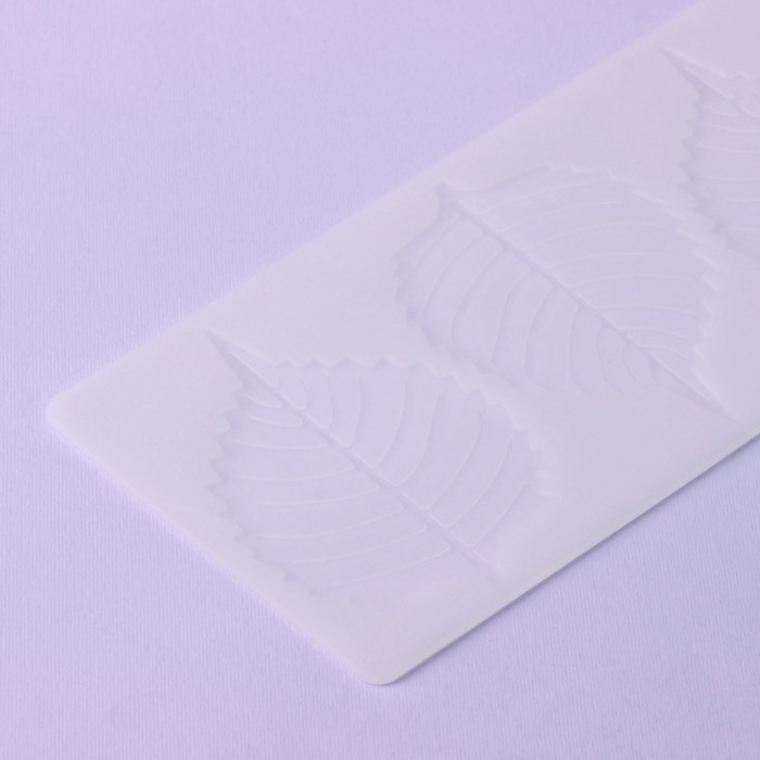 Форма для шоколада &laquo;Тополиный лист&raquo;, силикон, 3 ячейки, 23&times;11&times;0,3 см, цвет белый