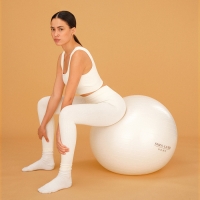 Фитбол Sima-Land Home, d=75 см, 1000 г, антивзрыв, цвет белый Фитбол Sima-Land Home, d=75 см, 1000 г, антивзрыв, цвет белый