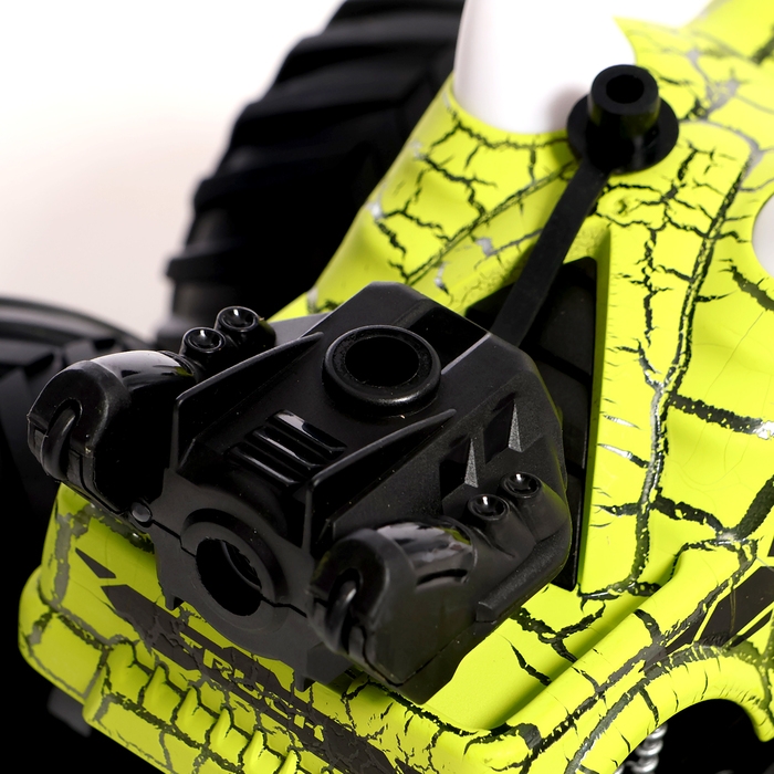 Машина-перевёртыш &laquo;Финт&raquo;, радиоуправляемая, работает от аккумулятора, световые эффекты, эффект дыма, цвет зеленый