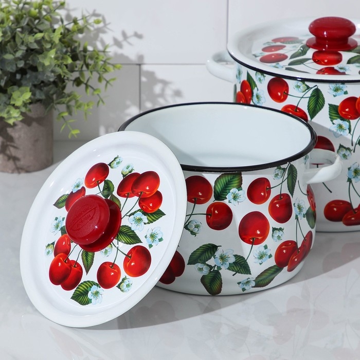 Набор кастрюль &laquo;Сочная вишня&raquo;, 2 предмета: 4.5 л, 5 л, эмалированные крышки, цвет белый