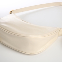 Сумка женская, багет, на молнии, цвет молочный Сумка женская, багет, на молнии, цвет молочный