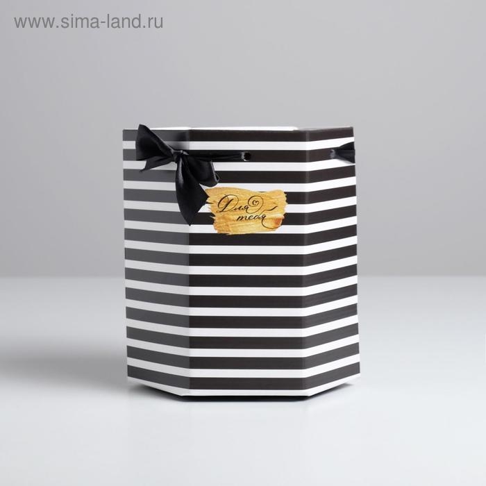 Коробка подарочная складная шестигранник «Монохром», 17 х 14,8 х 19,5 см Коробка подарочная складная шестигранник «Монохром», 17 х 14,8 х 19,5 см