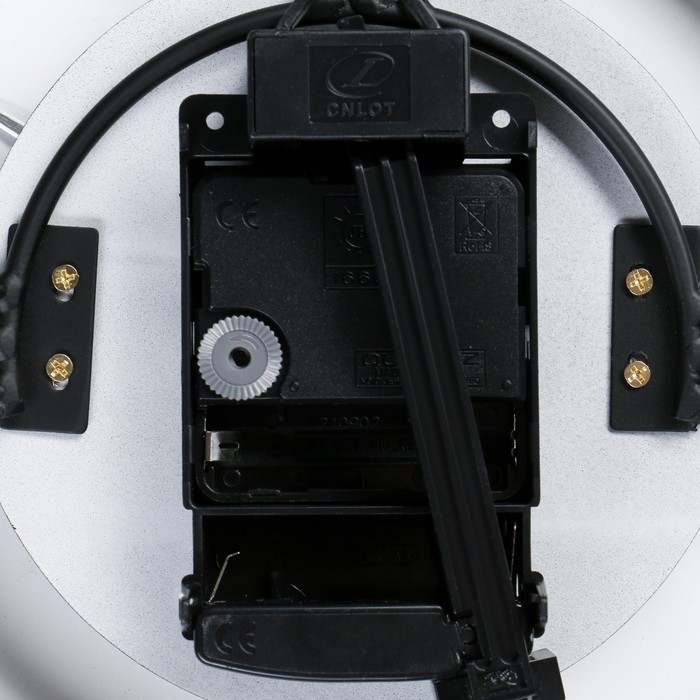 Часы настенные интерьерные, с маятником Часы настенные интерьерные, с маятником "Ореол", бесшумные, 35 х 43 см