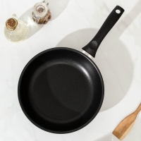 Сковорода «Традиция», d=24 см, пластиковая ручка, стеклянная крышка, антипригарное покрытие, цвет чёрный Сковорода «Традиция», d=24 см, пластиковая ручка, стеклянная крышка, антипригарное покрытие, цвет чёрный