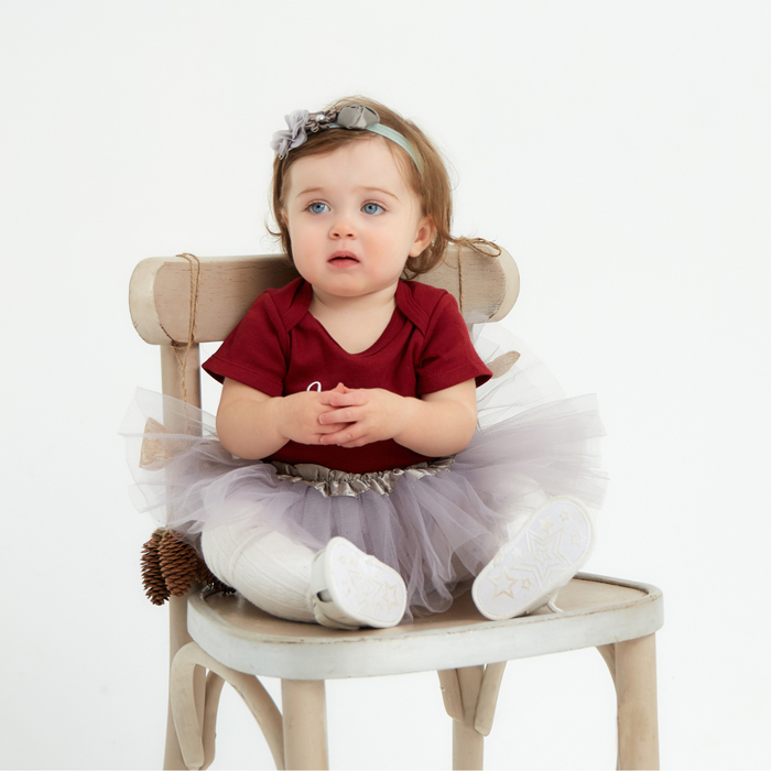 Набор Крошка Я «Цветочек» юбка и повязка на голову 3-18 мес, серый Набор Крошка Я «Цветочек» юбка и повязка на голову 3-18 мес, серый