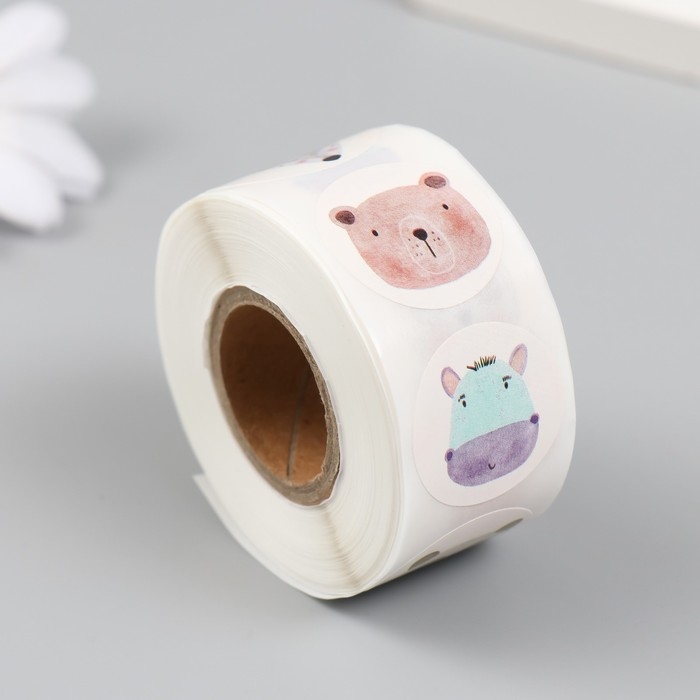 Наклейка бумага Наклейка бумага "Акварельные звери" d=2,5 см 500 шт в рулоне 3х6,5х6,5 см