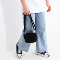 Сумка молодёжная на молнии, цвет чёрный