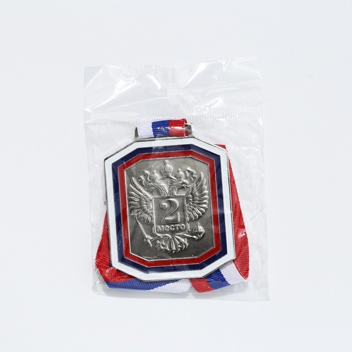 Медаль призовая 002, триколор. Цвет серебро. С лентой. 6 х 7 см Медаль призовая 002, триколор. Цвет серебро. С лентой. 6 х 7 см