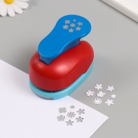 Дырокол фигурный рисунок 3,8х3,8 см "Снегопад" 7х5,2х9,2 см, МИКС Дырокол фигурный рисунок 3,8х3,8 см "Снегопад" 7х5,2х9,2 см, МИКС