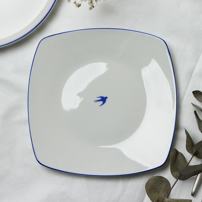 Тарелка плоская керамическая «Ласточка», 18 х 18 см, цвет белый Тарелка плоская керамическая «Ласточка», 18 х 18 см, цвет белый