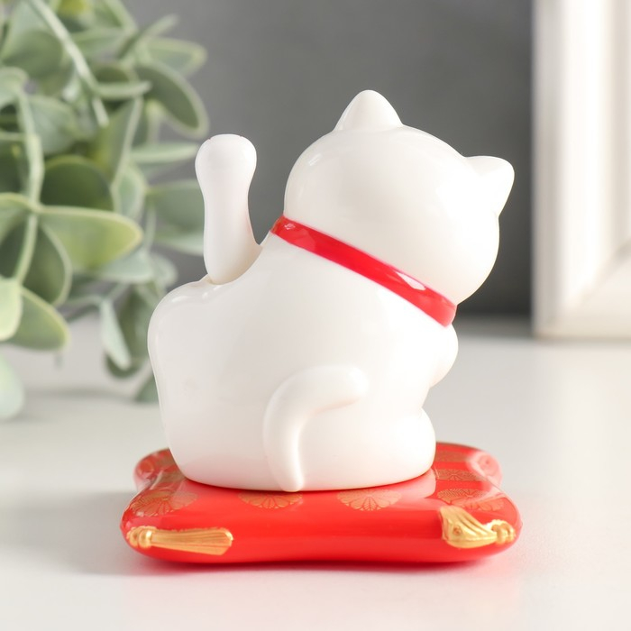 Маятник пластик от солнечной батареи Маятник пластик от солнечной батареи "Манэки-нэко белый на подушке" 6,5х7,5х7 см