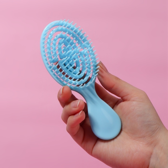 Расчёска массажная, вентилируемая, 5,5 × 14 см, цвет голубой Расчёска массажная, вентилируемая, 5,5 × 14 см, цвет голубой