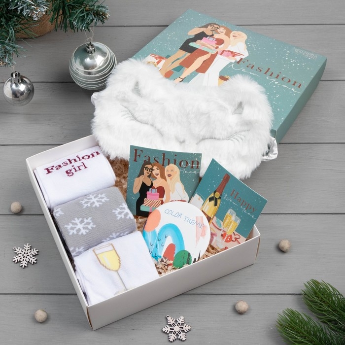 Новогодний подарочный набор KAFTAN Fashion NY, носки р-р 36-39 (23-25 см), маска Новогодний подарочный набор KAFTAN Fashion NY, носки р-р 36-39 (23-25 см), маска