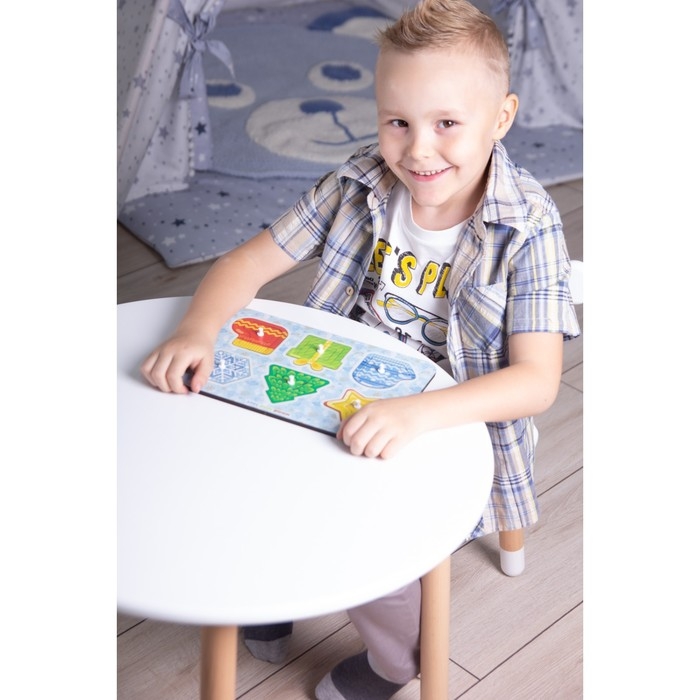 Развивающая игра по методике «Монтессори.Новогодние фигуры» Развивающая игра по методике «Монтессори.Новогодние фигуры»