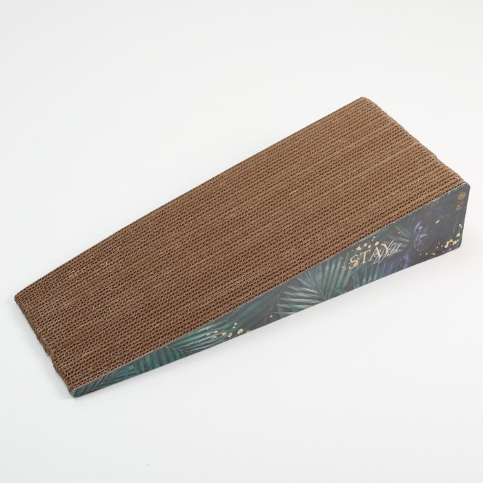 Когтеточка из картона с кошачьей мятой Stay wild, треугольная, 45 &times; 18 &times; 9 см