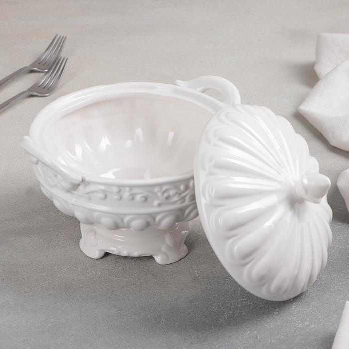 Блюдо керамическое с крышкой «Винтаж», 19,3×16,5×17 см, цвет белый Блюдо керамическое с крышкой «Винтаж», 19,3×16,5×17 см, цвет белый