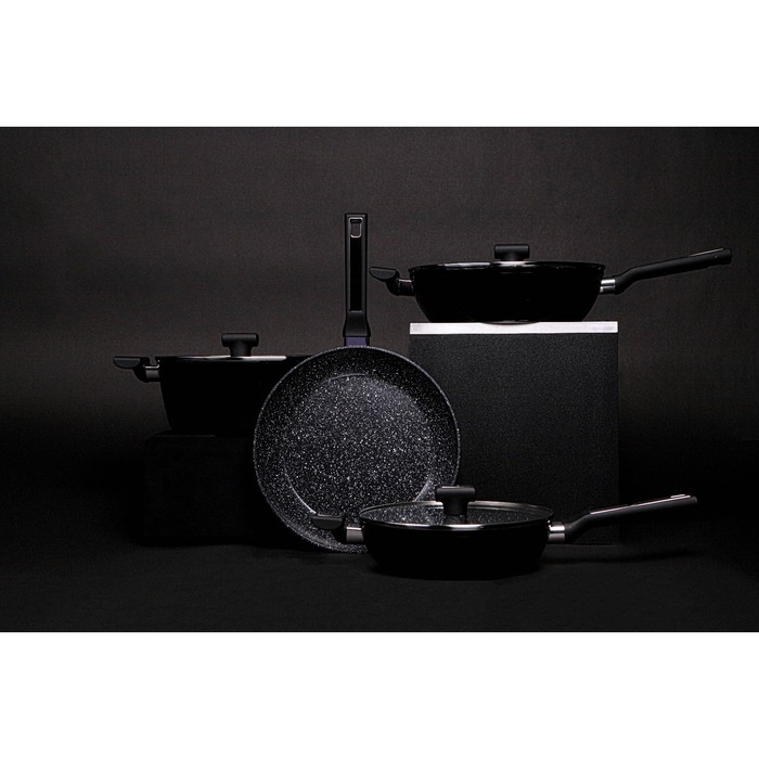 Сковорода Magistro Warrior, d=28 см, h=7,5 см, со стеклянной крышкой, ручка soft-touch, антипригарное покрытие, индукция, цвет чёрный Сковорода Magistro Warrior, d=28 см, h=7,5 см, со стеклянной крышкой, ручка soft-touch, антипригарное покрытие, индукция, цвет чёрный