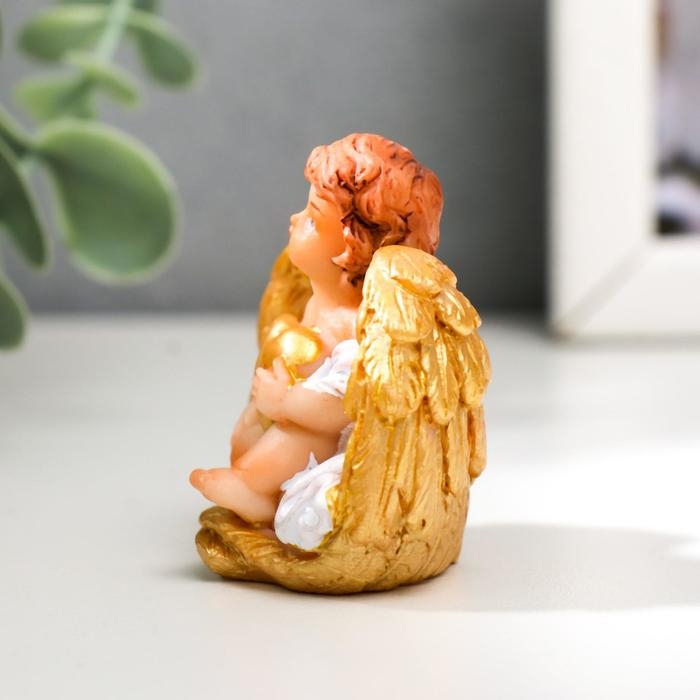 Сувенир полистоун Сувенир полистоун "Ангел с золотыми крыльями и сердцем" МИКС 4,6х5х3 см