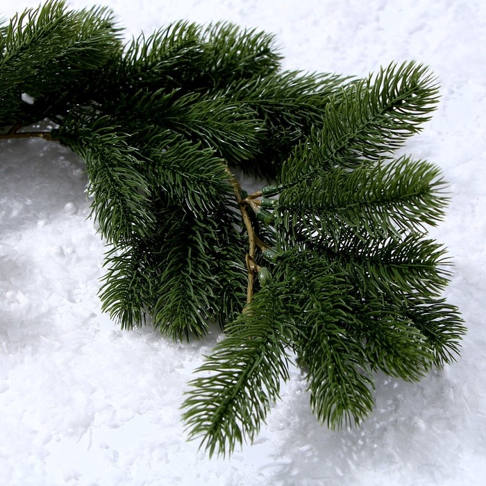 Декор &laquo;Ветвь развесистой ели&raquo;