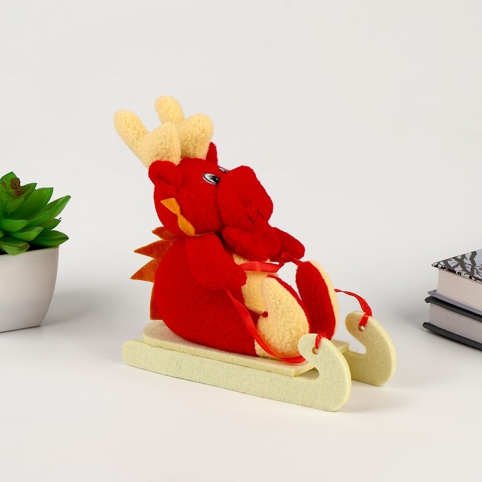Мягкая игрушка «Дракон на санях» на подвесе, цвет МИКС Мягкая игрушка «Дракон на санях» на подвесе, цвет МИКС