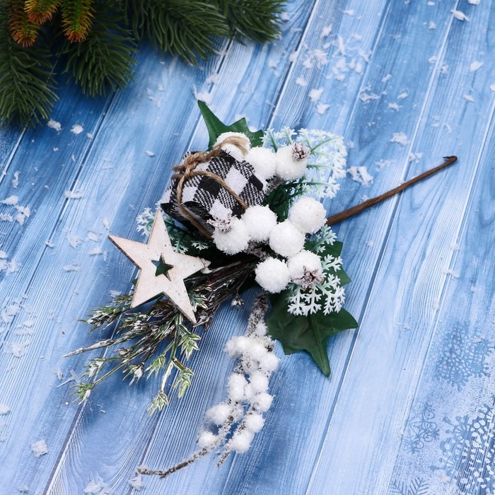 Декор Декор "Зимние грезы" подарок в клетку звезда ягоды, 21 см