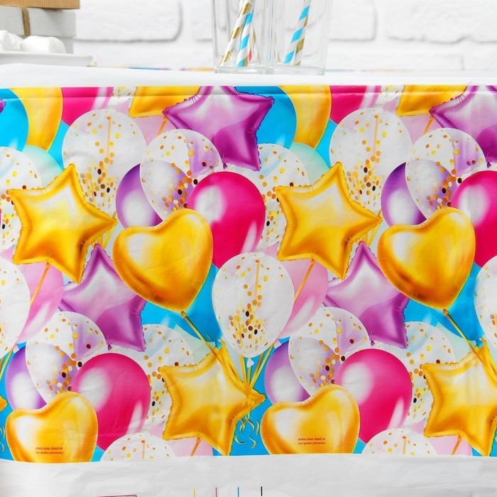 Скатерть одноразовая &laquo;Влюбленность&raquo;, шарики, 182х137см