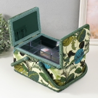 Шкатулка для рукоделия "Тропические листья на зелёном" 19х26х14,5 см Шкатулка для рукоделия "Тропические листья на зелёном" 19х26х14,5 см