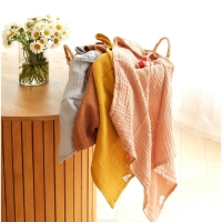 Полотенце уголок муслиновое Крошка Я, 75х75 см, цвет горчичный, 100% хлопок, 3-сл, 180 гр/м2