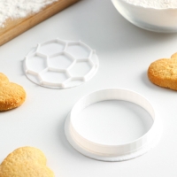 Форма для печенья &laquo;Футбольный мяч&raquo;, вырубка, штамп, d=6 см, цвет белый