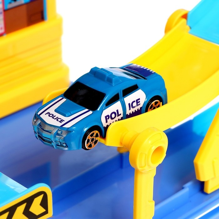 Парковка &laquo;Город&raquo; с 6 машинками и лифтом, свет и звук