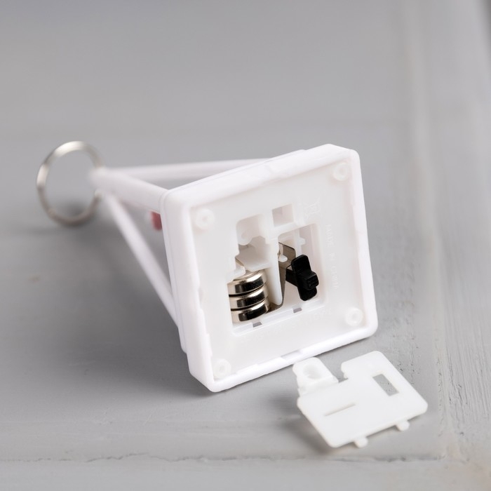 Светодиодная фигура-брелок Светодиодная фигура-брелок "Снеговик", 4x4x9.5 см, LR1130x3 (в комплекте), свечение тёплое белое