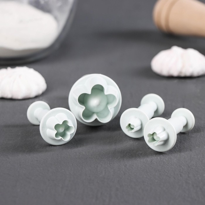 Набор плунжеров кондитерских Доляна «Ромашка», 4 шт, d=3,3/2,4/2,1/2 см Набор плунжеров кондитерских Доляна «Ромашка», 4 шт, d=3,3/2,4/2,1/2 см