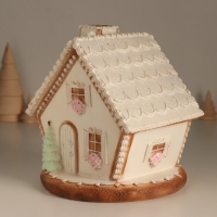 Сувенир полистоун свет "Пряничный домик с узорами, с птицами" 16,5х16х17 см Сувенир полистоун свет "Пряничный домик с узорами, с птицами" 16,5х16х17 см