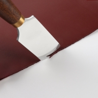 Шорный нож для работы с кожей Premium, скошенный, 18 &times; 3,5 см