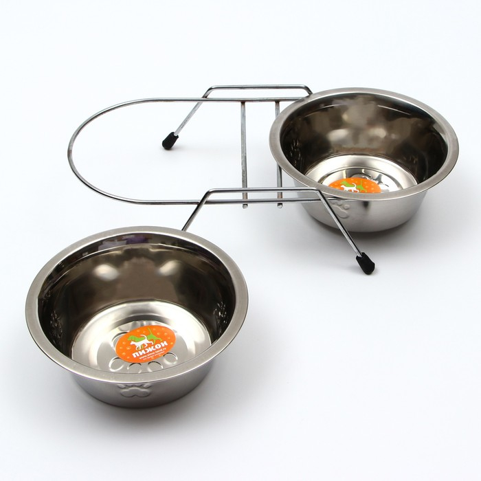 Набор из 2 рельефных мисок на подставке, 2 х 450 мл Набор из 2 рельефных мисок на подставке, 2 х 450 мл