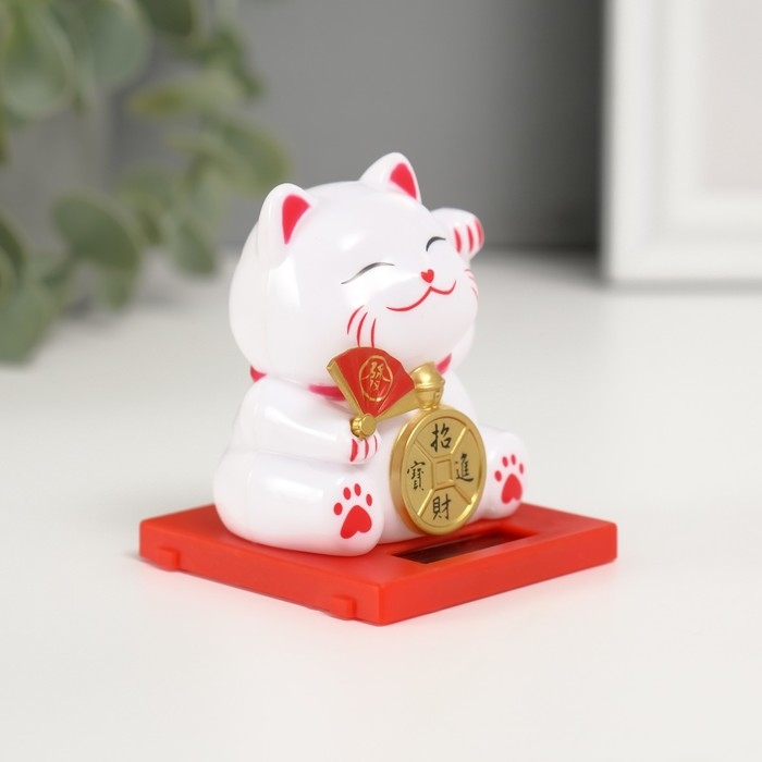 Маятник пластик Маятник пластик "Белый Манэки-нэко с веером и монеткой" 5х5х5 см