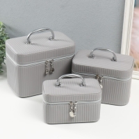 Шкатулка кожзам с зеркалом "Локки. Серый" набор 3 шт 21х13,5х13;18,5х10,5х10;16,5х15х23 см Шкатулка кожзам с зеркалом "Локки. Серый" набор 3 шт 21х13,5х13;18,5х10,5х10;16,5х15х23 см