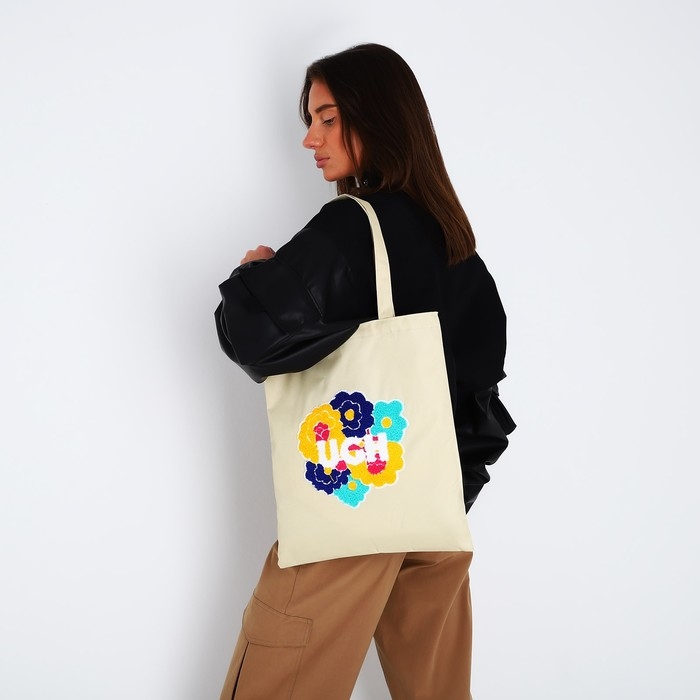 Шопер текстильный с вышивкой UGH , 40х35 см, бежевый цвет Шопер текстильный с вышивкой UGH , 40х35 см, бежевый цвет