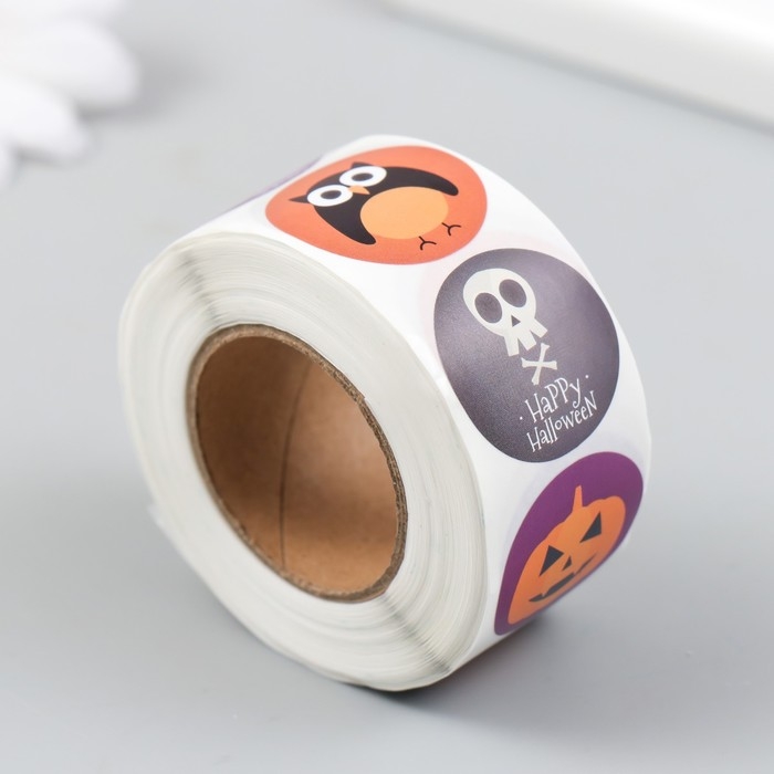 Наклейка бумага "Хэллоуин. Страшилки" d=2,5 см 500 шт в рулоне 3х6,5х6,5 см