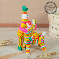 Филимоновская игрушка «Папа учит сына» Филимоновская игрушка «Папа учит сына»