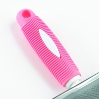 Пуходерка без капель с рифленой резиновой ручкой 9 х 15 см, бело-розовая Пуходерка без капель с рифленой резиновой ручкой 9 х 15 см, бело-розовая