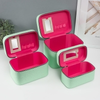 Шкатулка кожзам с зеркалом "Сердца" св-зелёная набор 3 шт 19х10,5х10,5 21х13х14 15х23х17 см