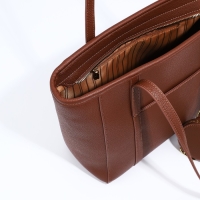 Сумка женская тоут на молнии, цвет коричневый