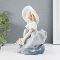 Сувенир керамика под фарфор "Девушка в голубом платье в шляпке с цветами" 17,8х12х12 см