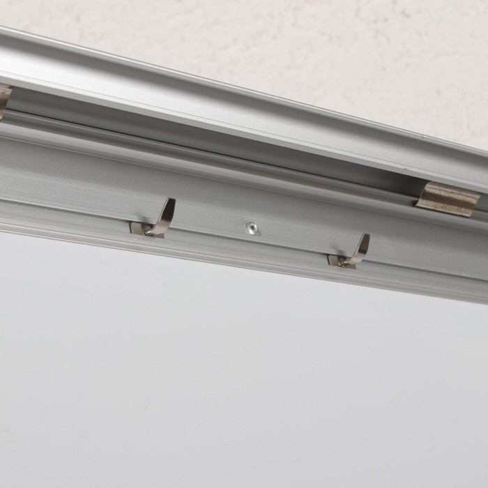 Флипчарт-магнитно-маркерная доска, регулируется по высоте, размер доски &mdash; 70 &times; 100 см