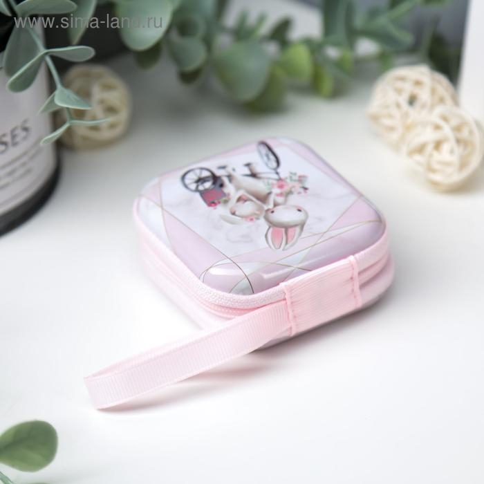 Шкатулка металл на молнии с петелькой Шкатулка металл на молнии с петелькой "Зайчата на велосипеде" 6,5х6,5х3 см