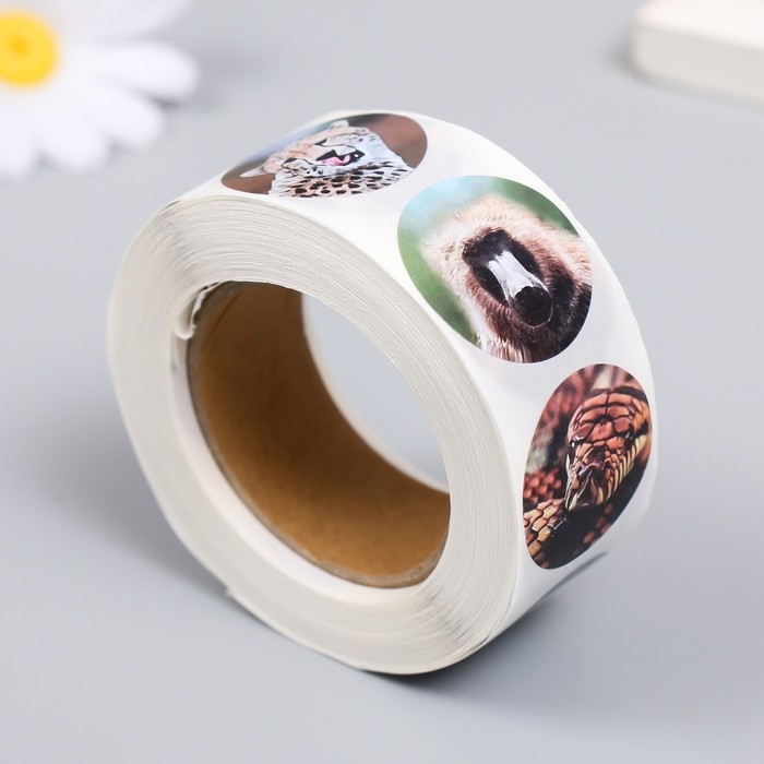 Наклейка бумага Наклейка бумага "Дикие звери" d=2,5 см 500 шт в рулоне 3х6,5х6,5 см