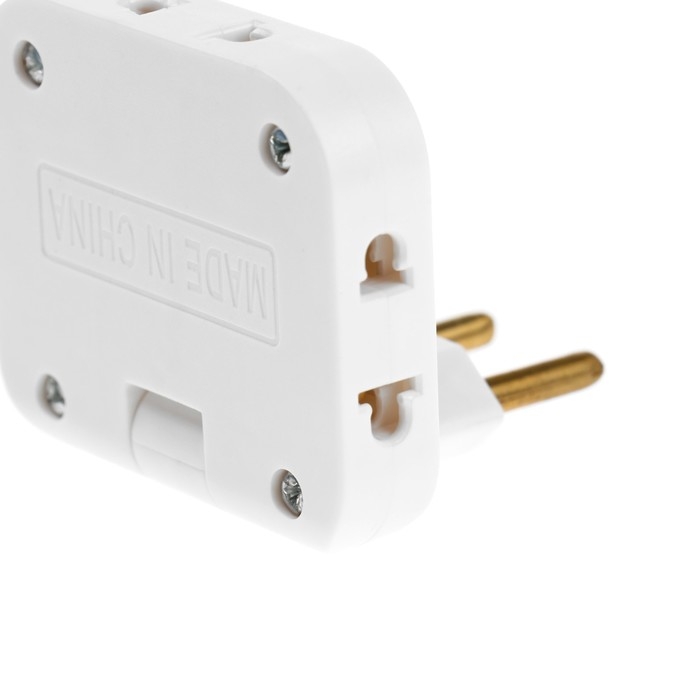 Тройник плоский, поворотный, 3 розетки, 10А, без з/к, белый Тройник плоский, поворотный, 3 розетки, 10А, без з/к, белый